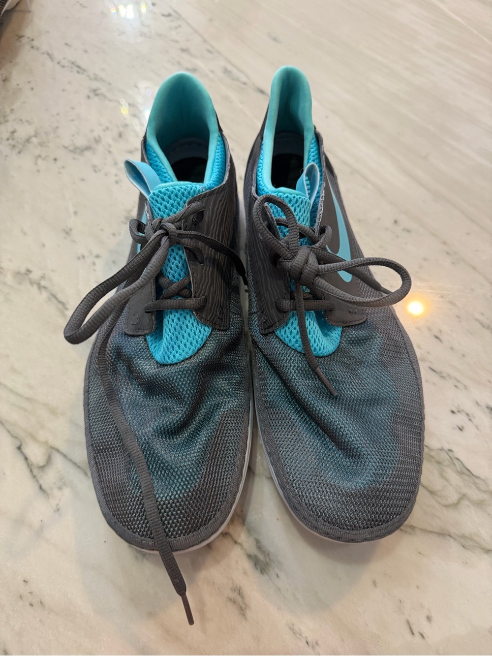 Men's Gray and Teal Lightweight Athletic Shoes